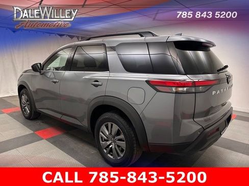 Used 2025 Nissan Pathfinder SV image 4