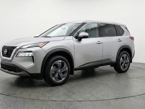 Used 2025 Nissan Rogue SV FWD image 3