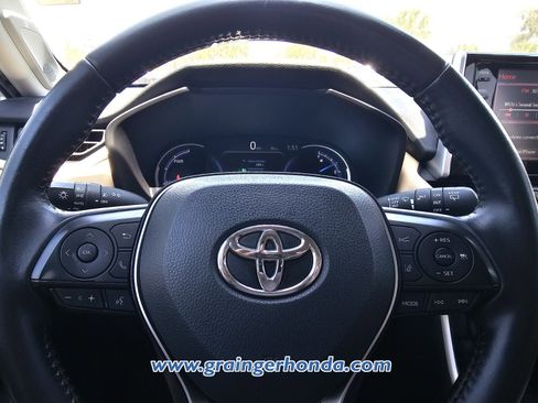 Used 2020 Toyota RAV4 Limited image 18