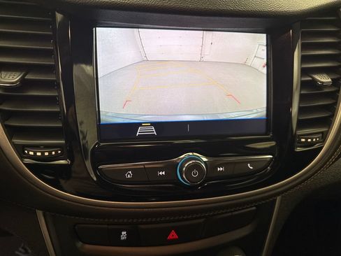 Used 2020 Chevrolet Trax LT AWD/4WD image 18