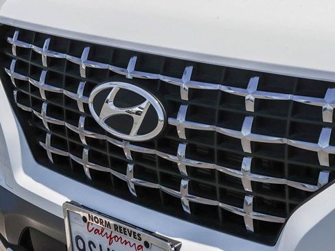 Used 2025 Hyundai Venue Limited FWD image 3