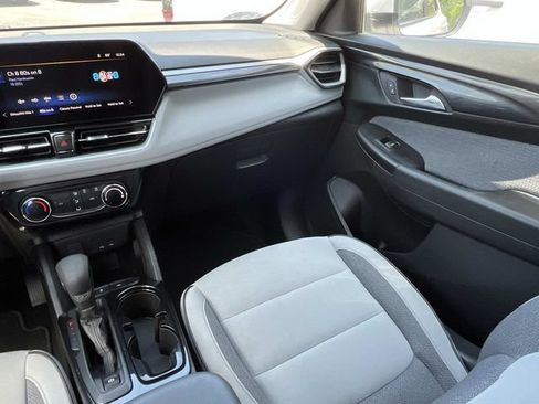 Used 2024 Chevrolet TrailBlazer LT FWD image 17