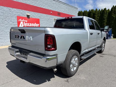 Used 2026 RAM 2500 Big Horn AWD/4WD image 3