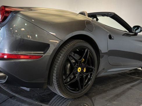 Used 2015 Ferrari California T image 48