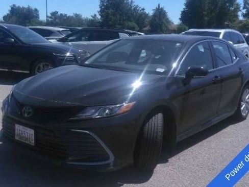 Used 2024 Toyota Camry LE FWD image 5