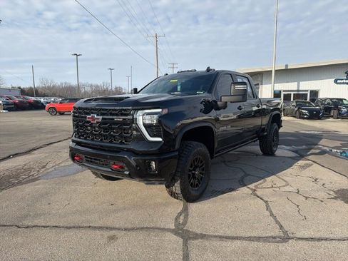 Used 2025 Chevrolet Silverado 2500 ZR2 image 2