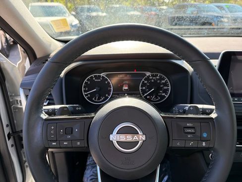 Used 2023 Nissan Rogue SV w/ SV Premium B Package image 22