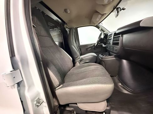 Used 2024 GMC Savana 2500 w/ Driver Convenience Package image 11