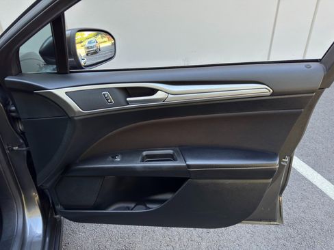 Used 2019 Ford Fusion SE image 36