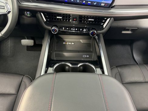 Used 2025 Chevrolet Suburban RST image 16