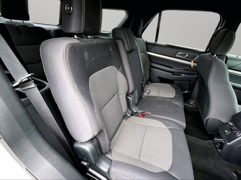 Used 2018 Ford Explorer XLT w/ Equipment Group 201A AWD/4WD image 17
