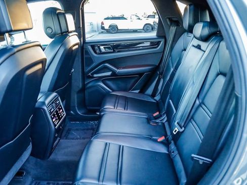 Used 2023 Porsche Cayenne Platinum Edition image 20