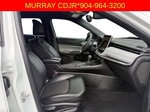 Used 2024 Jeep Compass Latitude image 15