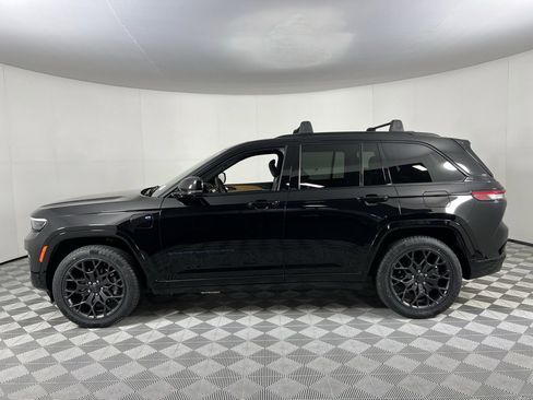 Used 2024 Jeep Grand Cherokee Summit image 9