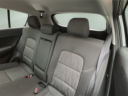 Used 2022 Kia Sportage LX image 11