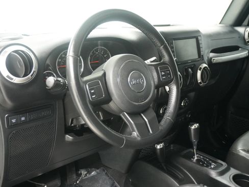 Used 2017 Jeep Wrangler Rubicon w/ Power Convenience Group AWD/4WD image 12