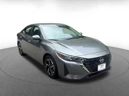 Used 2025 Nissan Sentra SV FWD image 3