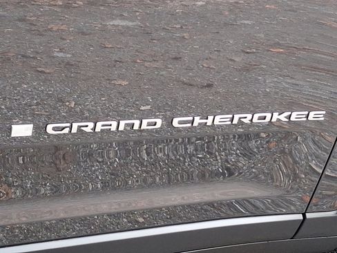 New 2025 Jeep Grand Cherokee Limited image 16