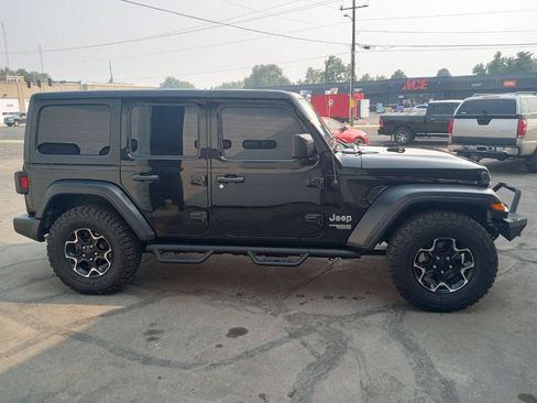 Used 2018 Jeep Wrangler Unlimited Sport AWD/4WD image 7