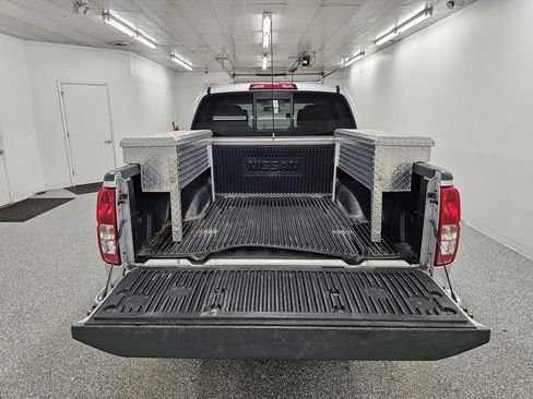 Used 2015 Nissan Frontier SV image 6