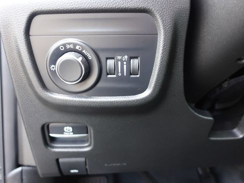 Used 2024 Jeep Grand Cherokee Altitude AWD/4WD image 62