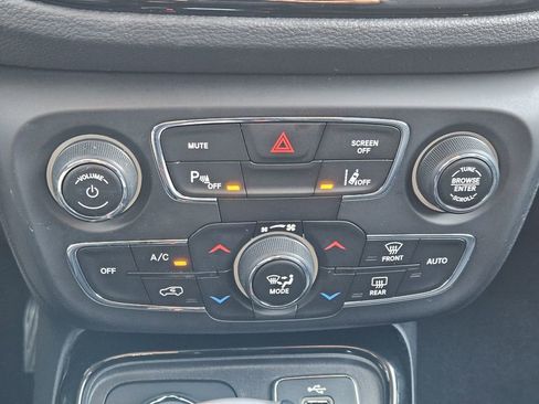 Used 2018 Jeep Compass Limited w/ Navigation Group image 16