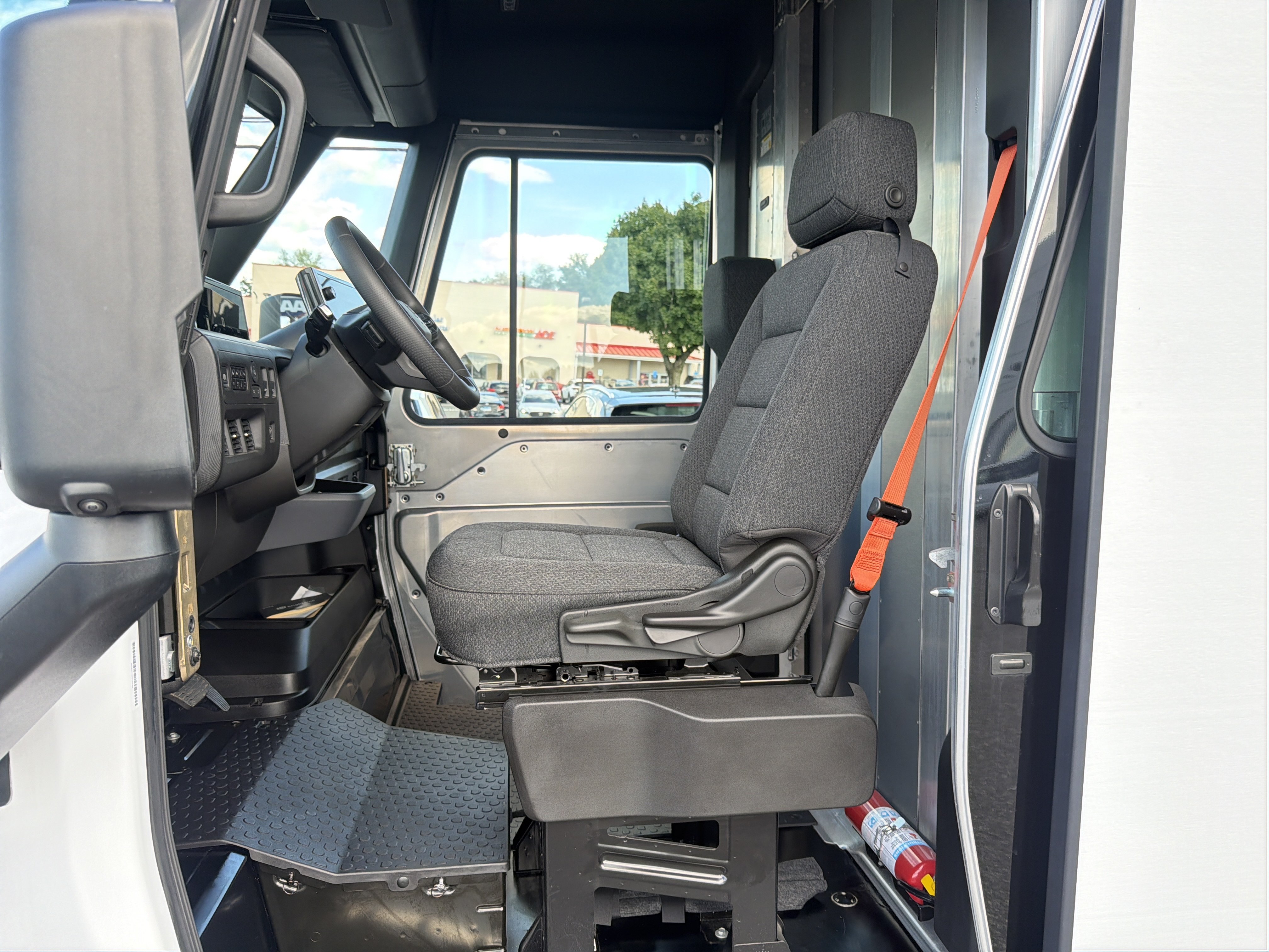 Used 2024 Chevrolet Brightdrop 600 w/ Commercial Equipment Package AWD/4WD image 6