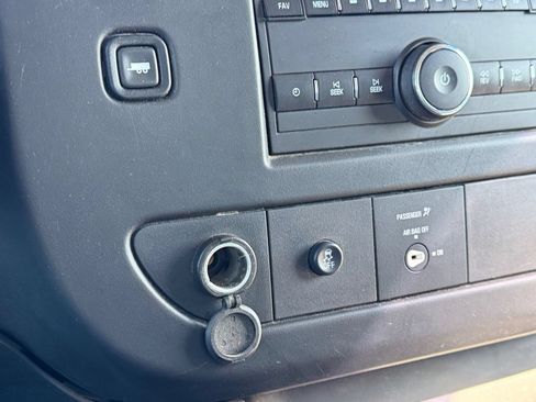 Used 2017 Chevrolet Express 2500 RWD image 26