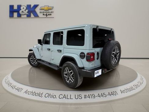 Used 2024 Jeep Wrangler Unlimited Sahara w/ Technology Group AWD/4WD image 6