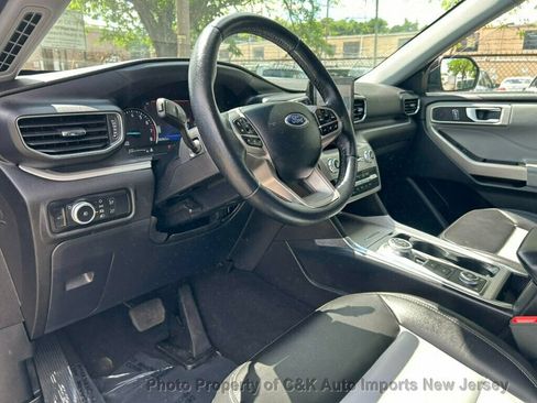 Used 2023 Ford Explorer XLT w/ Equipment Group 202A AWD/4WD image 26