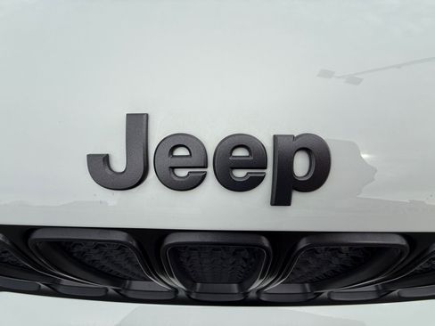 Used 2020 Jeep Renegade Altitude AWD/4WD image 23