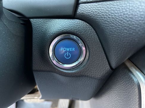 Used 2019 Toyota RAV4 Limited image 17