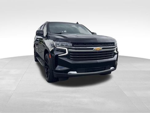 Used 2022 Chevrolet Suburban LT w/ Luxury Package AWD/4WD image 7