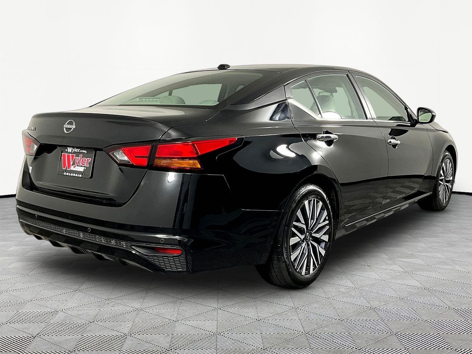 Certified 2025 Nissan Altima 2.5 SV FWD image 6