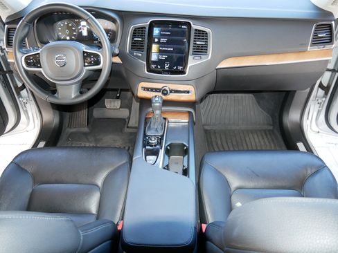 Used 2022 Volvo XC90 T6 Momentum w/ Protection Package image 30