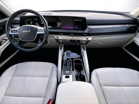 Used 2025 Kia Telluride EX w/ EX Captain's Chair Package image 14