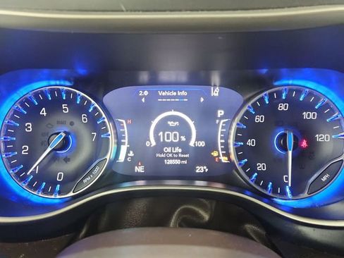 Used 2020 Chrysler Pacifica Touring-L Plus w/ Tire & Wheel Group image 11