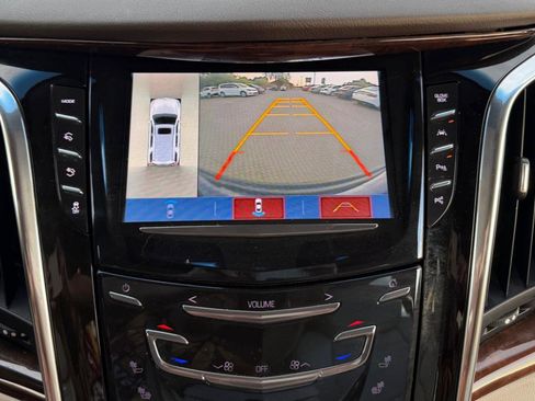 Used 2017 Cadillac Escalade Luxury image 18