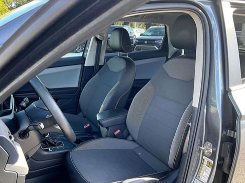 Certified 2022 Volkswagen Taos SE w/ Panoramic Sunroof Package image 20