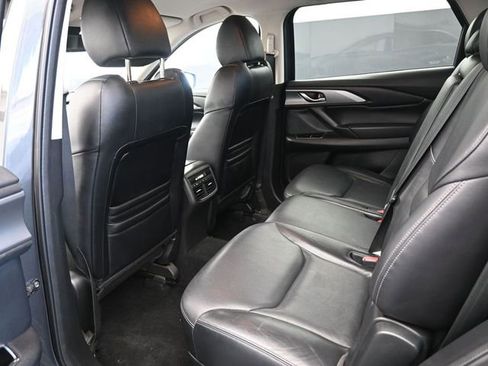 Used 2018 MAZDA CX-9 Touring image 16