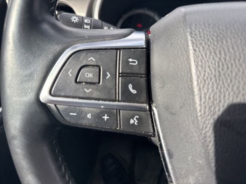 Used 2021 Toyota Highlander XLE image 23