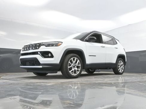 Used 2025 Jeep Compass Limited AWD/4WD image 49