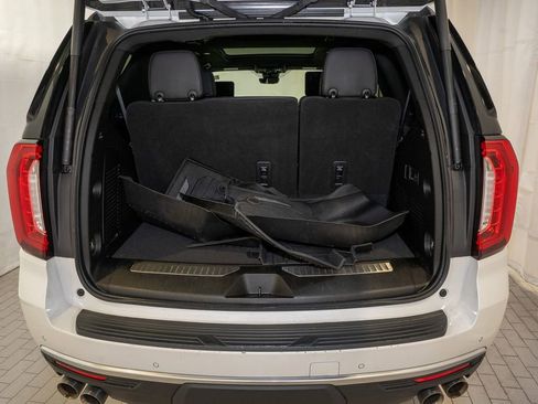 Used 2023 GMC Yukon Denali w/ Denali Reserve Package image 5