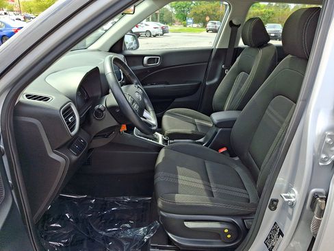 Used 2023 Hyundai Venue SEL FWD image 13