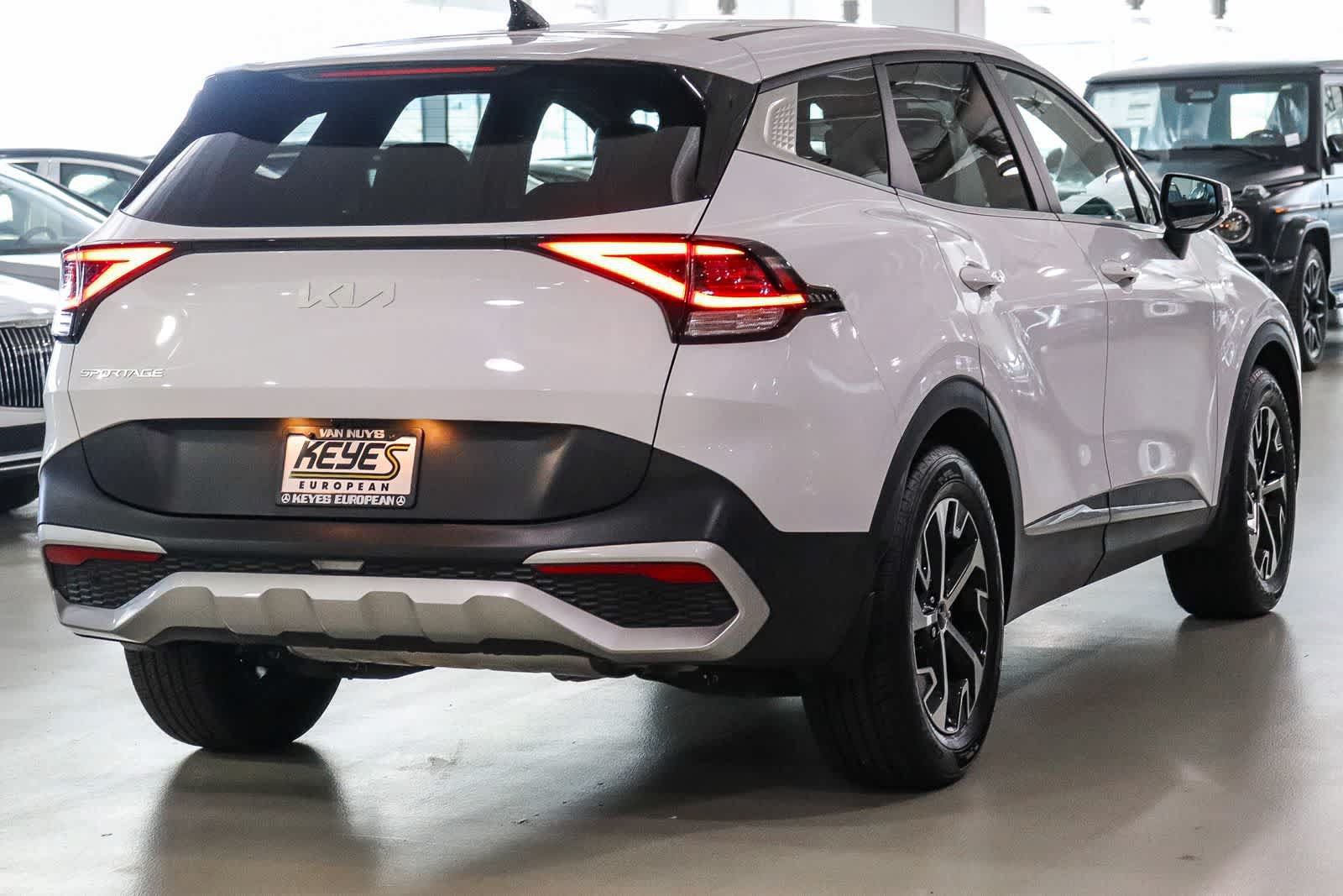 Used 2024 Kia Sportage EX FWD image 4