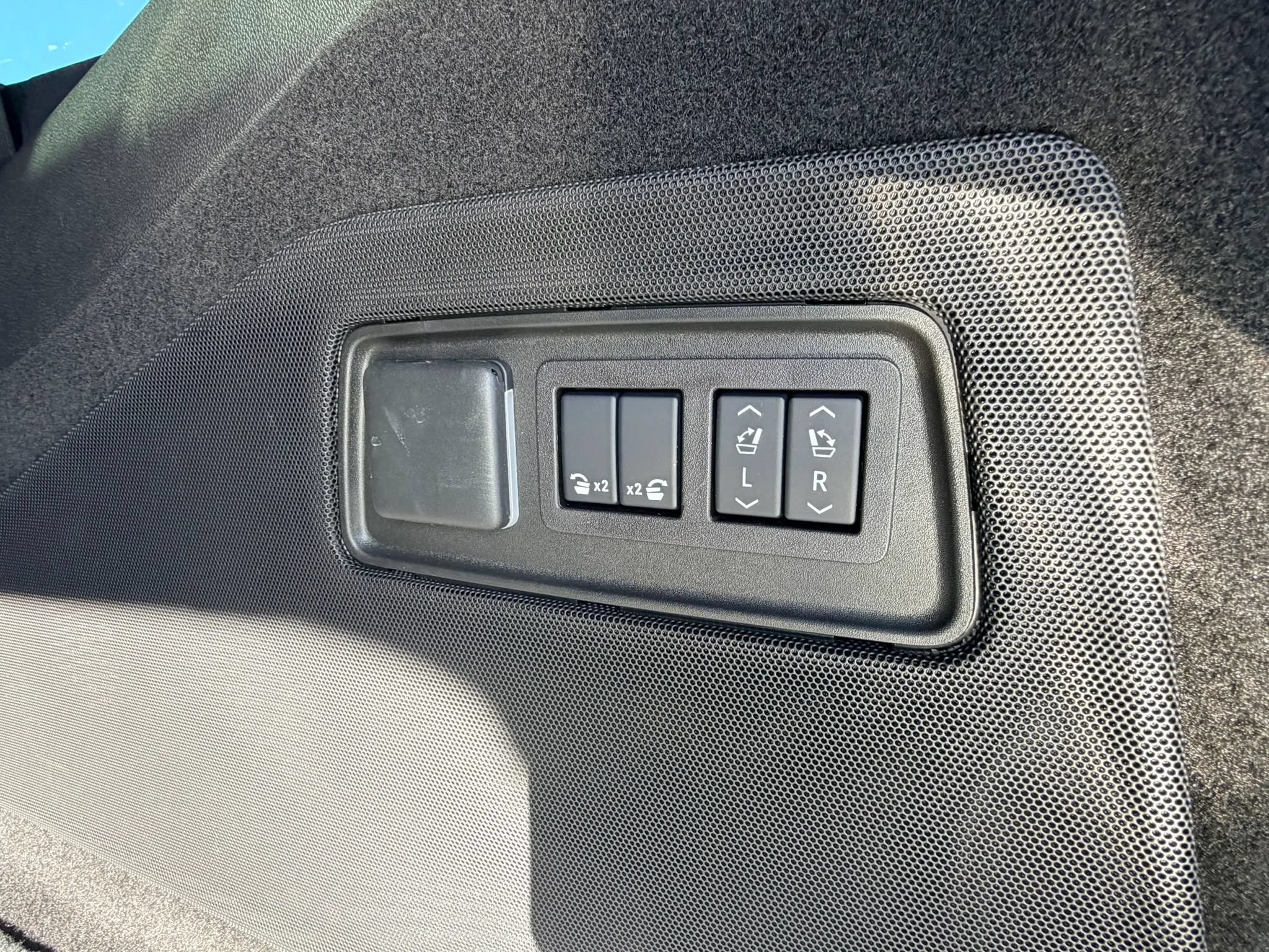 Used 2025 Cadillac Escalade ESV Sport Platinum AWD/4WD image 38