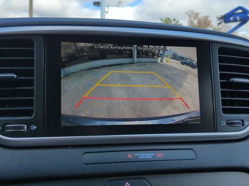 Certified 2022 Kia Sportage LX w/ LX FWD Value Edition Package image 20