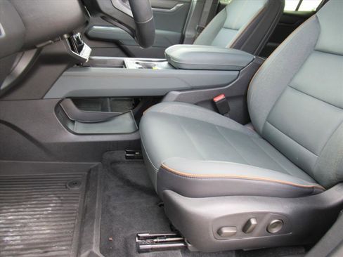 Used 2024 GMC Acadia AT4 w/ LPO, Floor Liner Package image 16