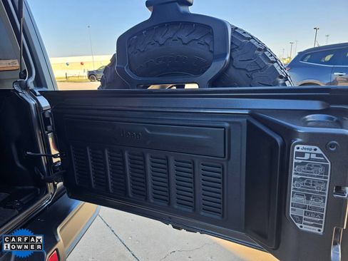 Used 2023 Jeep Wrangler Unlimited Rubicon AWD/4WD image 35