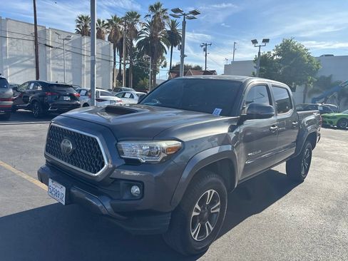 Used 2018 Toyota Tacoma TRD Sport w/ Technology Package RWD image 8